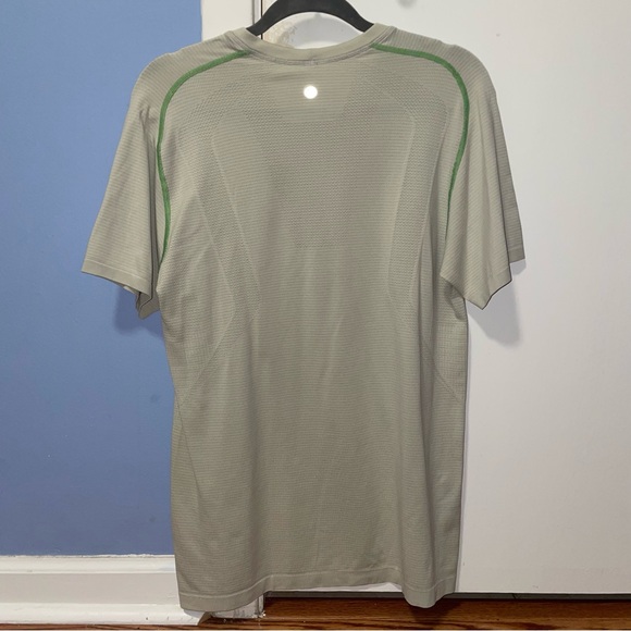 Lululemon Medium Metal Vent Tech Pastel Green - Picture 2 of 4